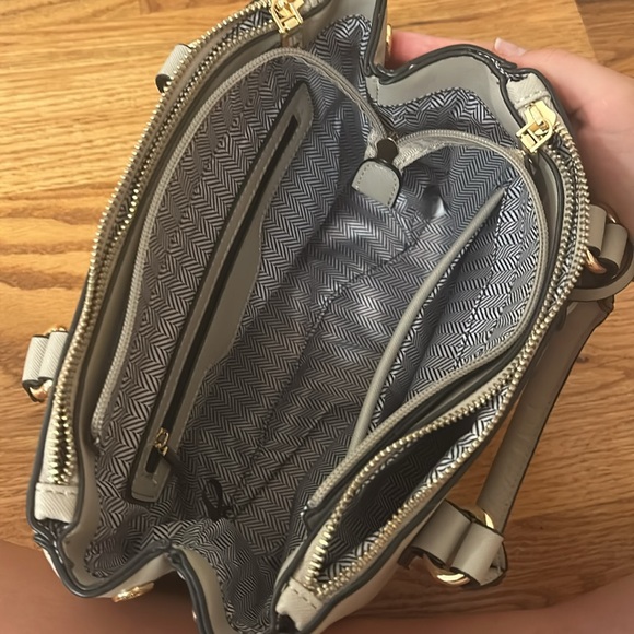 Light grey purse with gold hardware! - Picture 4 of 5